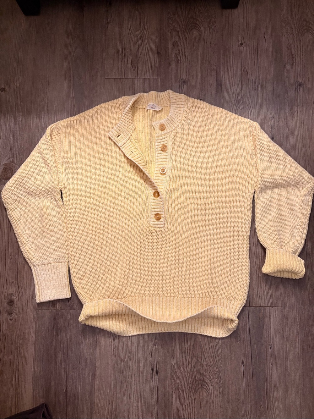 FAHERTY Sunwashed sweater Henley in yellow, size XS